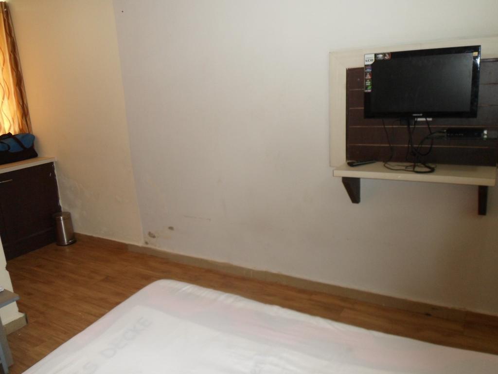 Hotel Avion Inn Ahmadabad Pokój zdjęcie