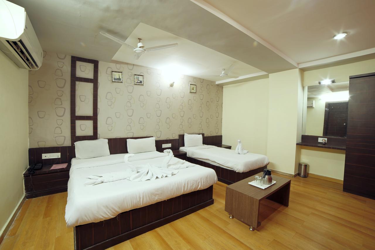 Hotel Avion Inn Ahmadabad Zewnętrze zdjęcie